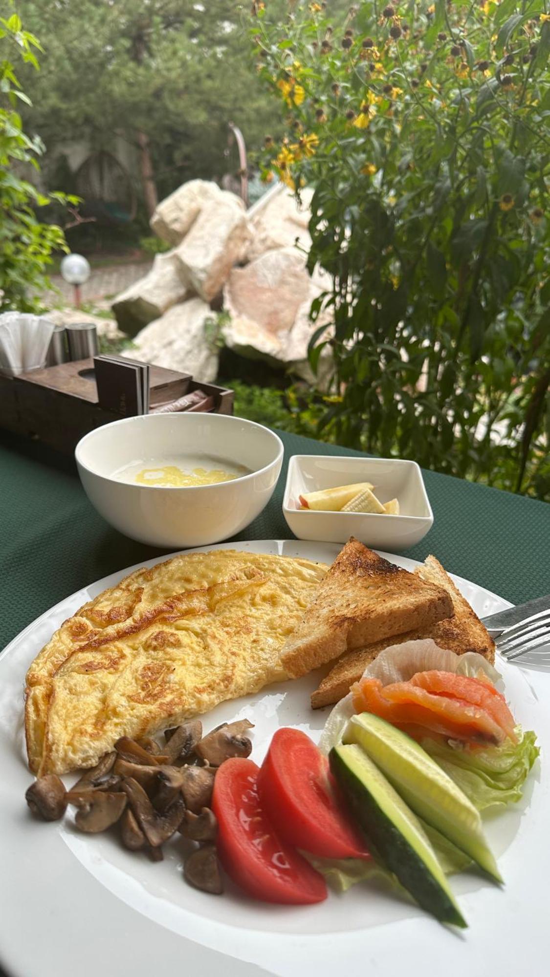 Tian-Shan Hotel Bişkek Dış mekan fotoğraf