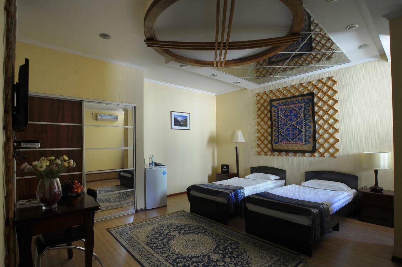 Tian-Shan Hotel Bişkek Dış mekan fotoğraf